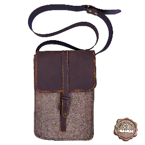 Borse da caccia per territorio di caccia e attrezzatura von AKAH AKAH Messenger-Tasche Wollfilz 60151000